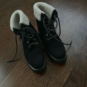 La Canadienne Suede and Sherling Waterproof Bootie, Size 7